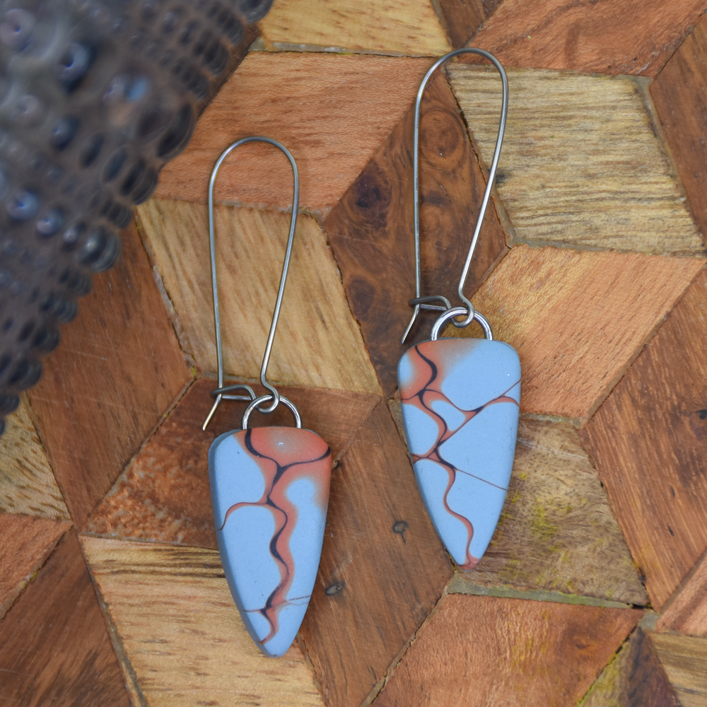 Sculpey Soufflé™ and Sculpey Premo™ Wavy Blade Arrowhead Earrings