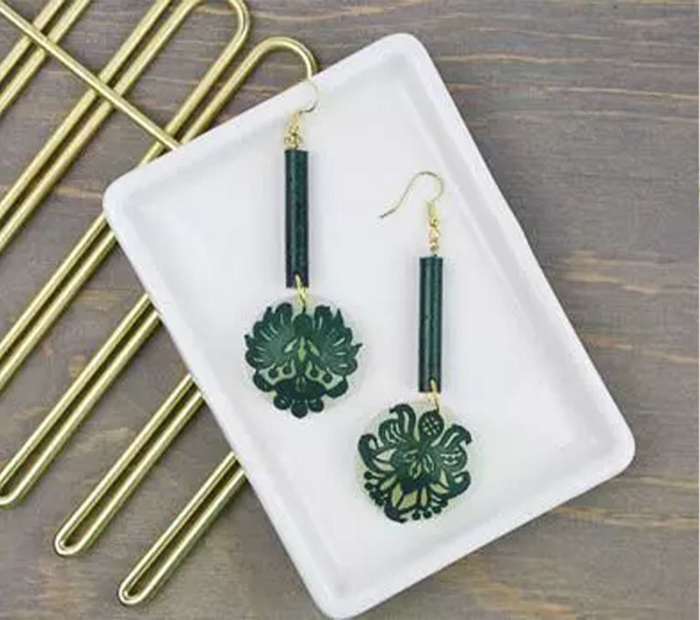 green dangly earrings 