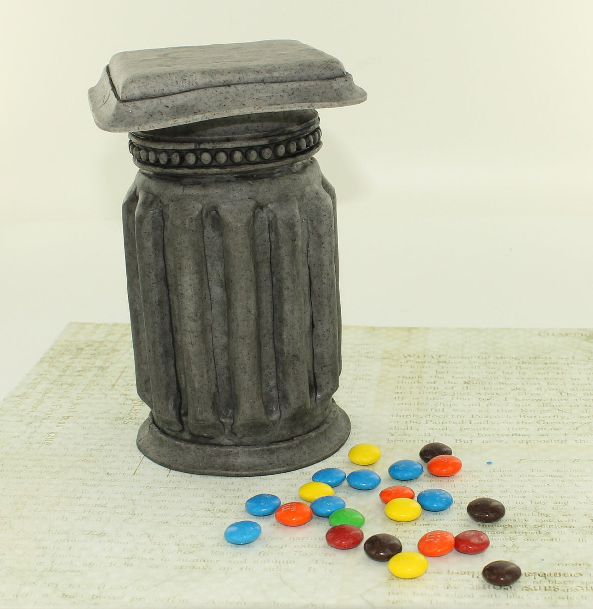 premo! Dandy Candy Hiding Column