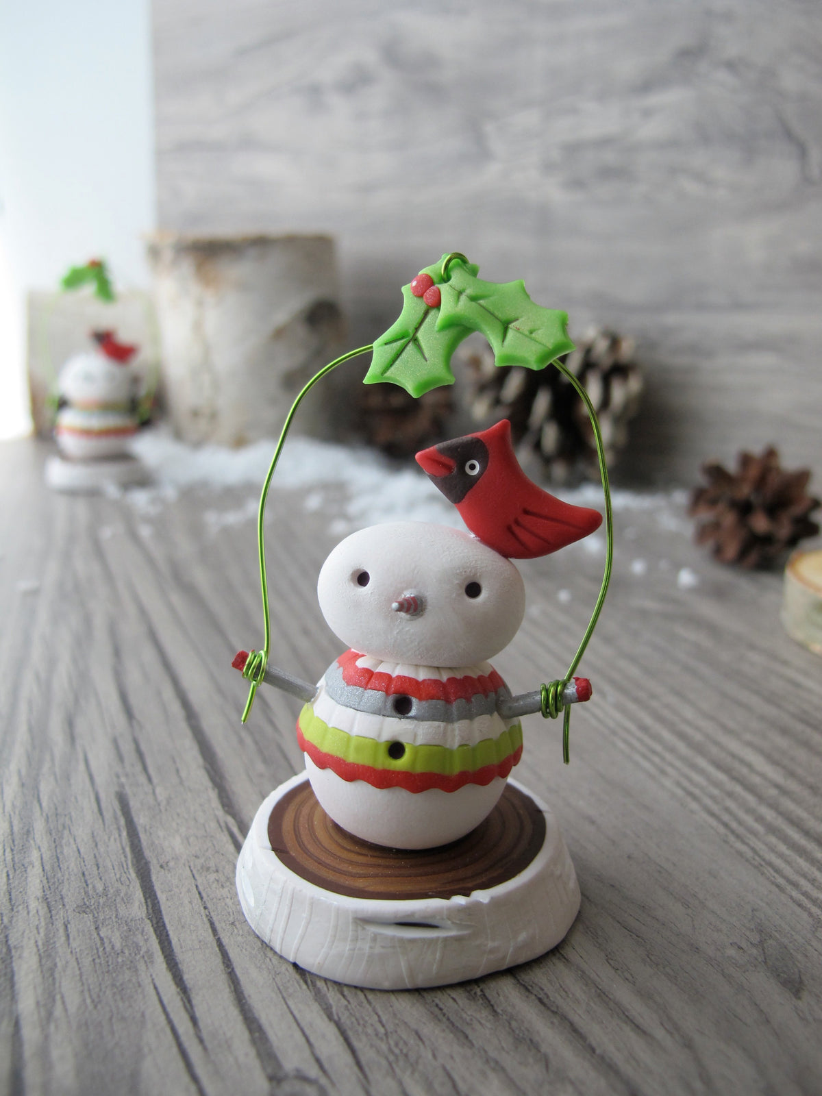premo! Yule Log Snowman Mini Sculpture